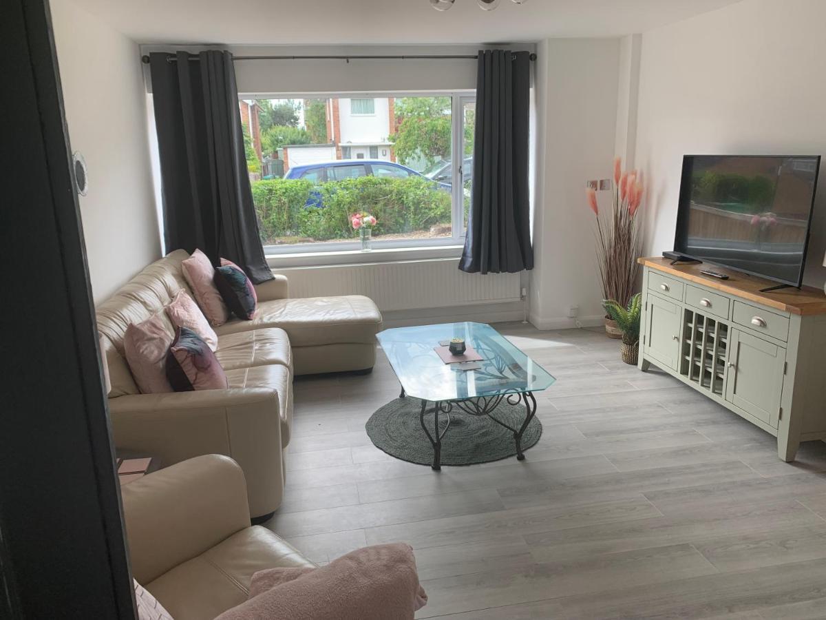 Crowthorne House, Beautiful 3 Bedroom Home For Upto 8 Guests, With Sofa Bed Cul-De-Sac With Private Driveway Nottingham Exteriör bild